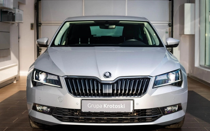 Skoda Superb cena 99500 przebieg: 121747, rok produkcji 2019 z Łódź małe 781